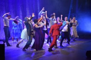 "Footloose"-Premiere in Bremen: Überragende Hauptdarsteller, ein starkes Trio und ein Rückkehrer | Footloose