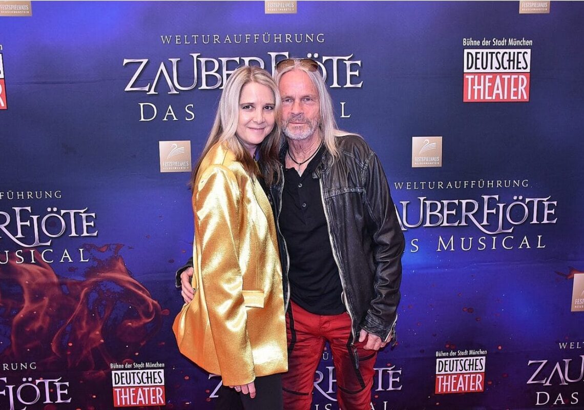 screenshot-2024-06-18-at-17-58-20-musical-zauberfloete-die-schoensten-fotos-vom-roten-teppich-und-der-premierenfeier-der-welturauffuehrung