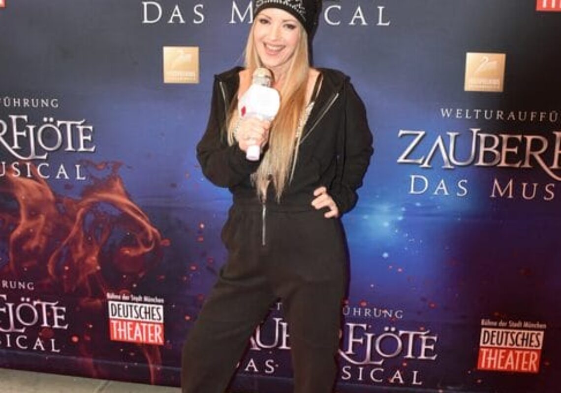 screenshot-2024-06-18-at-17-58-59-musical-zauberfloete-die-schoensten-fotos-vom-roten-teppich-und-der-premierenfeier-der-welturauffuehrung