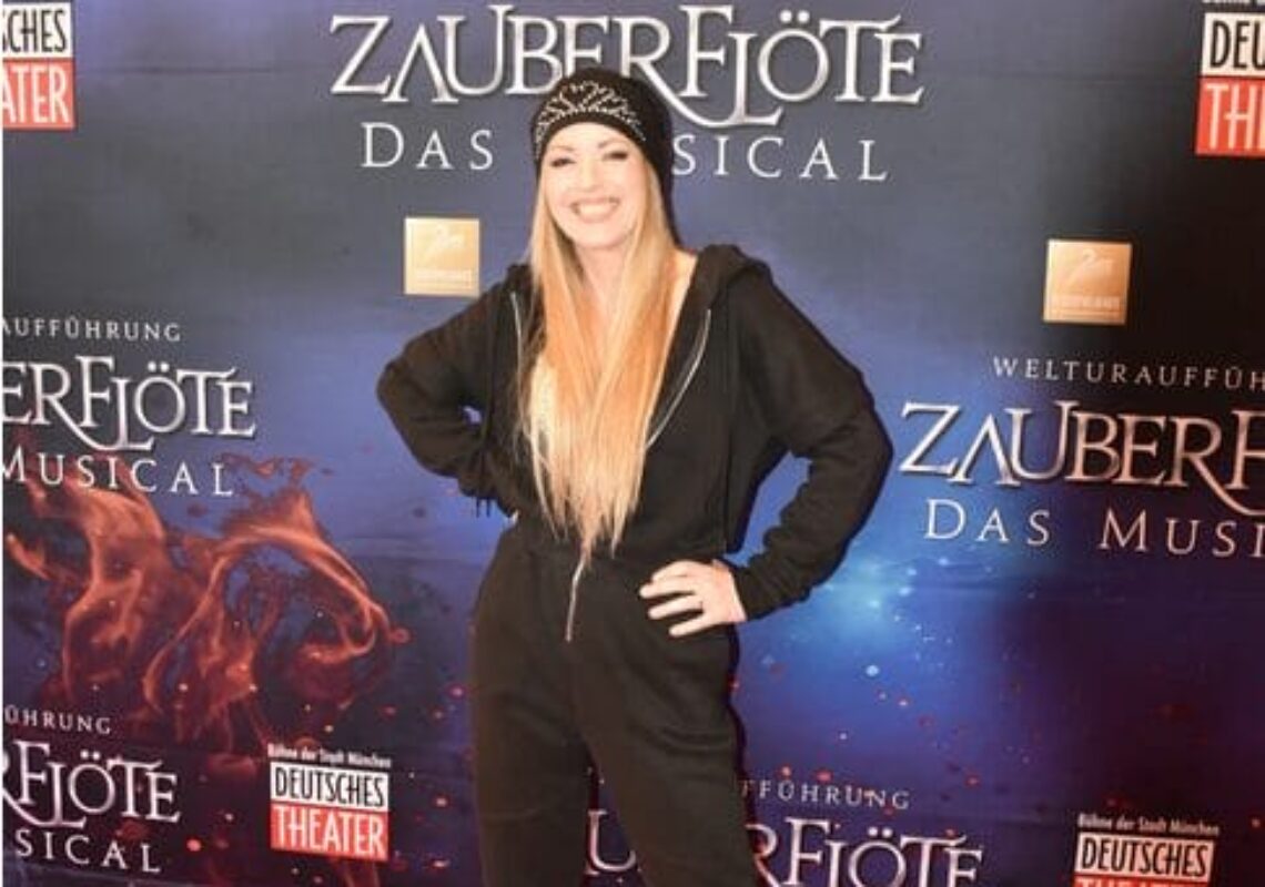 screenshot-2024-06-18-at-17-59-05-musical-zauberfloete-die-schoensten-fotos-vom-roten-teppich-und-der-premierenfeier-der-welturauffuehrung