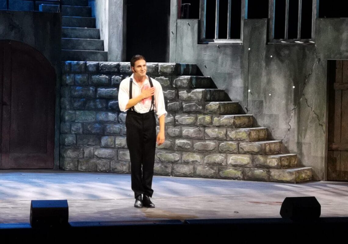 screenshot-2024-06-20-at-18-02-22-alexander-klaws-lehrt-im-musical-jekyll-&-hyde-in-darmstadt-den-zuschauern-das-fuerchten