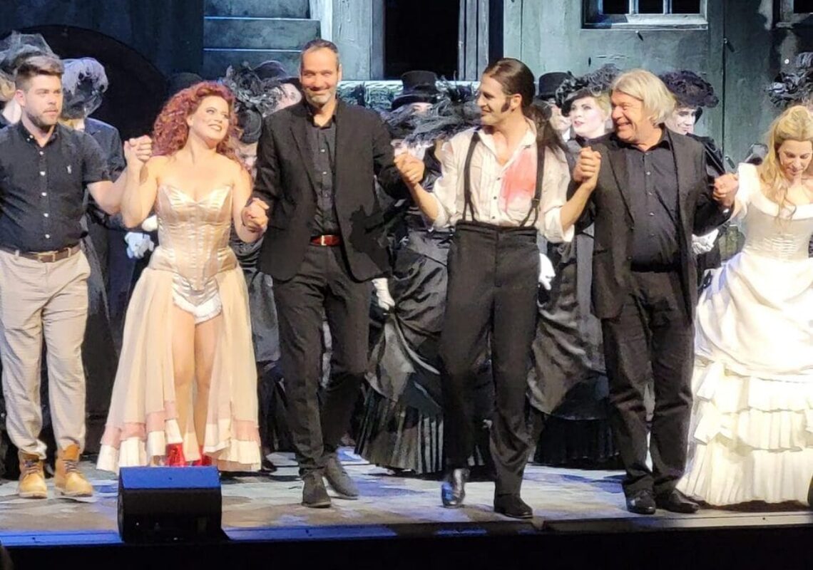 screenshot-2024-06-20-at-18-02-28-alexander-klaws-lehrt-im-musical-jekyll-&-hyde-in-darmstadt-den-zuschauern-das-fuerchten